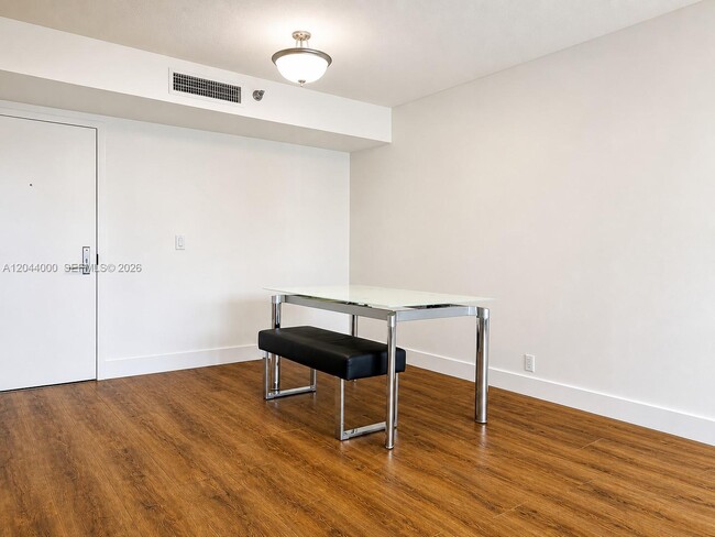 Photo - 3300 NE 191st St Unidad 211
