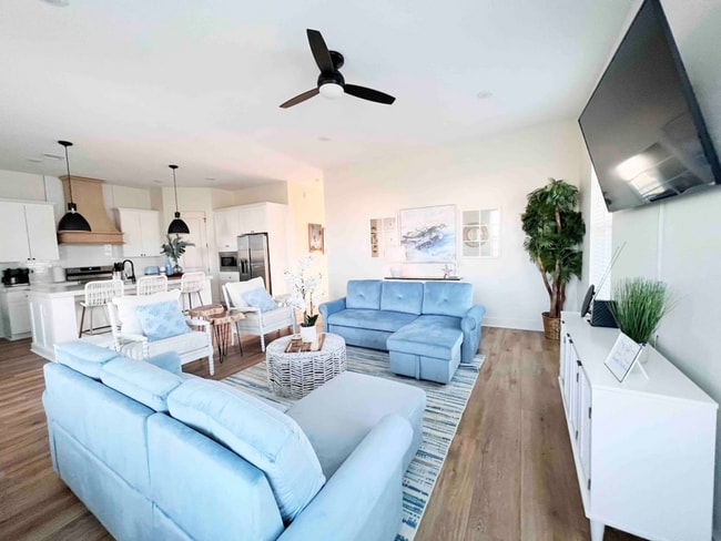 Photo - 2423 103rd St