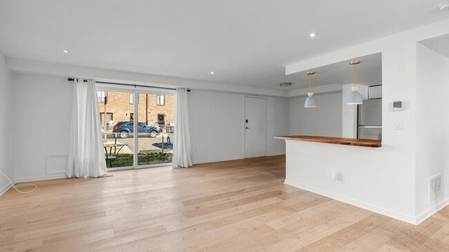 Photo - 1321 I St NE