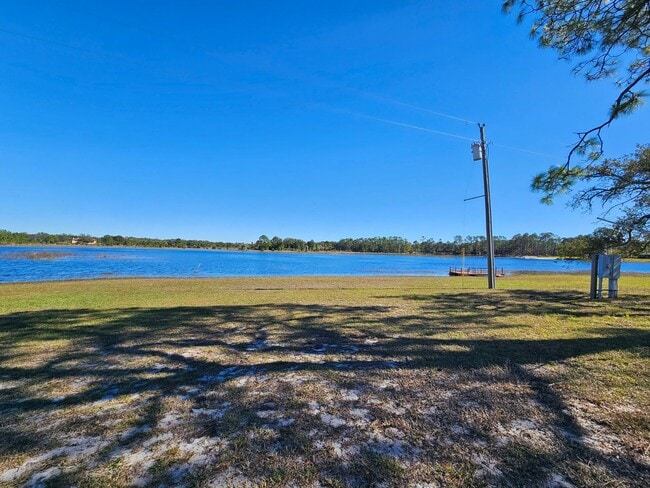 Photo - 1/1 Manufactured Lake Front home located in Camo-a-wyle community