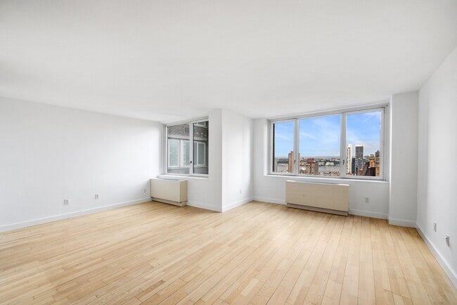 Photo - 322 W 57th St
