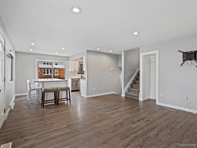 Photo - 828 E 2nd St
