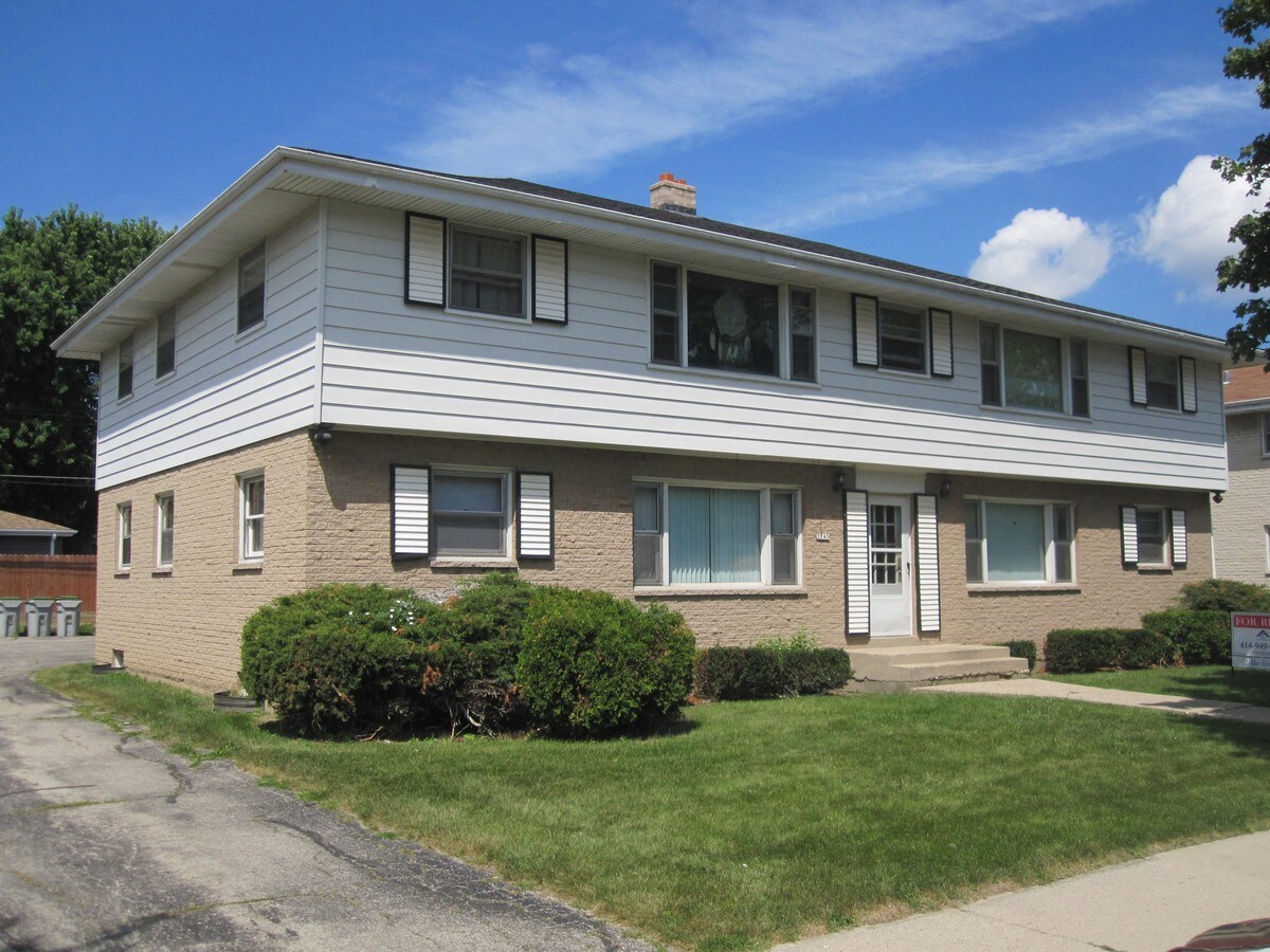 Photo - 3745 S 76th St