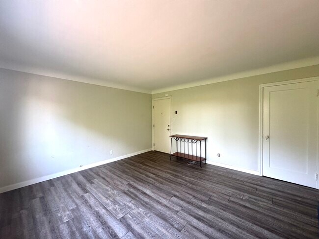 Photo - 1 Bedroom 1 Bathroom Apartment! Unit 7