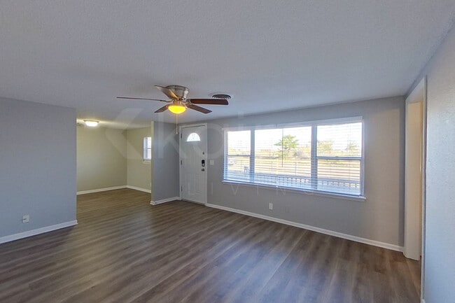 Photo - 208 4th Ave