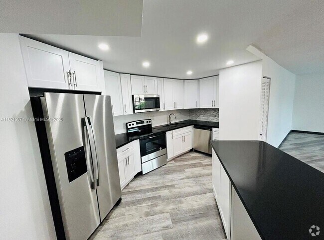 Building Photo - 800 Parkview Dr Unit 612 Rental
