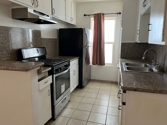 Photo - 1917 Overland Ave Unit 6 Apt #