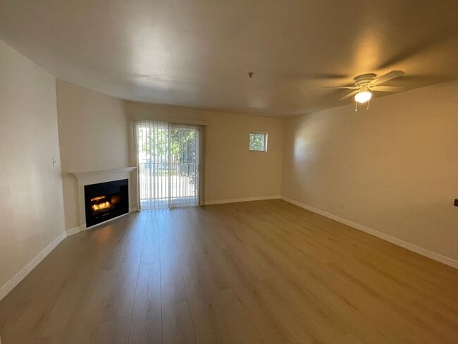 Photo - 7323 Winnetka Ave Unidad 112