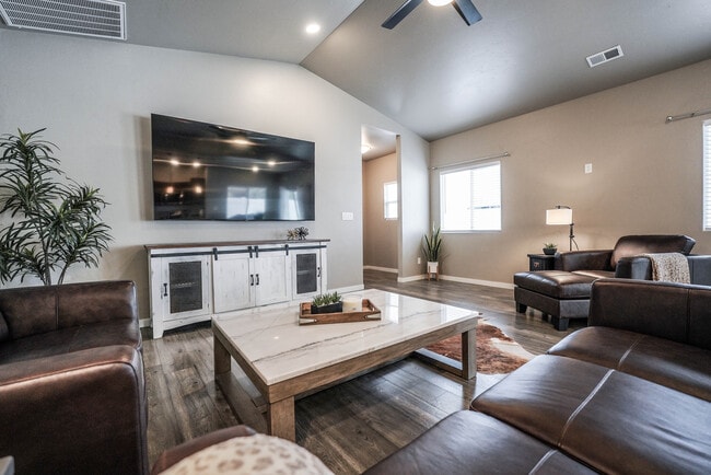 Photo - 2920 Walnut Ave