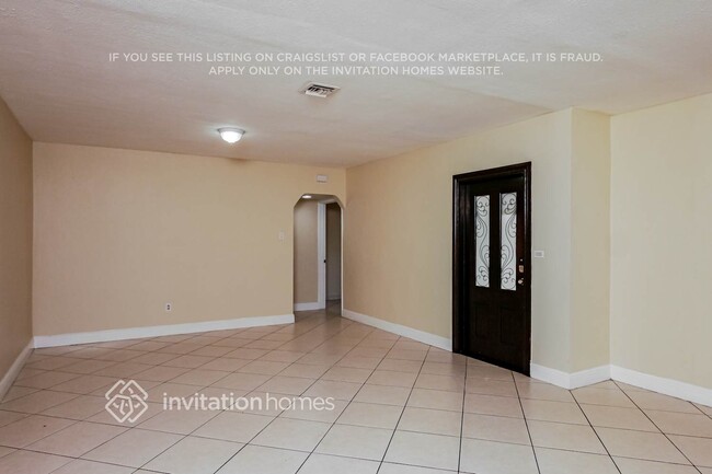 Photo - 623 W 63rd Dr