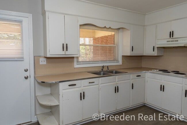 Photo - 300 Oakland Ave