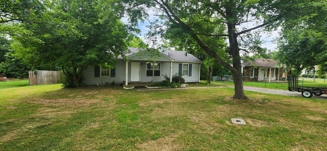 Building Photo - 916 Ryan Dr