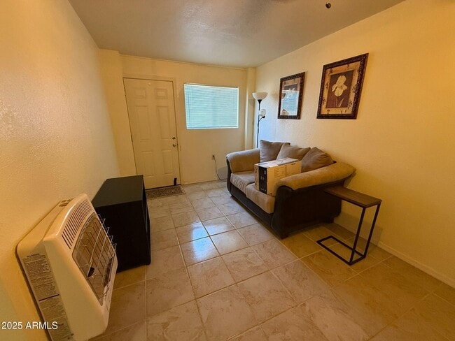 Photo - 1249 E 10th St Unit Rear