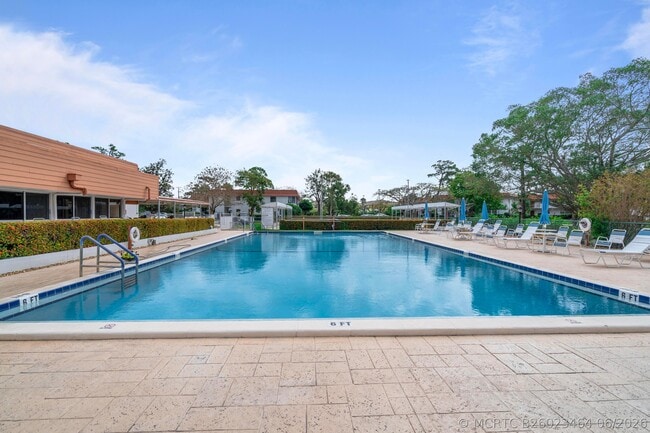 Building Photo - 2600 SE Ocean Blvd Unit Q8