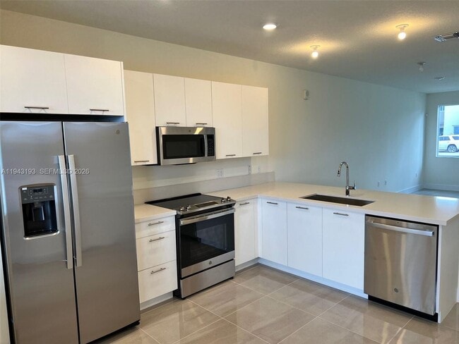 Photo - 10300-10366 NW 66th St