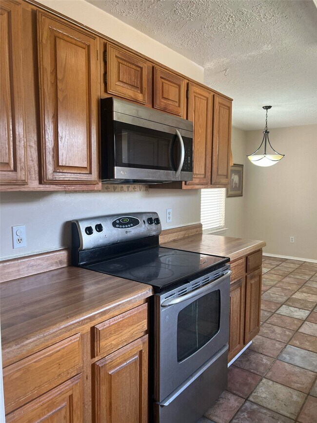 Photo - 2134 Collingsfield Dr