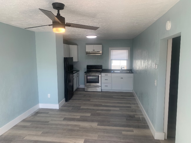 Building Photo - 112 S Virginia St Unit E