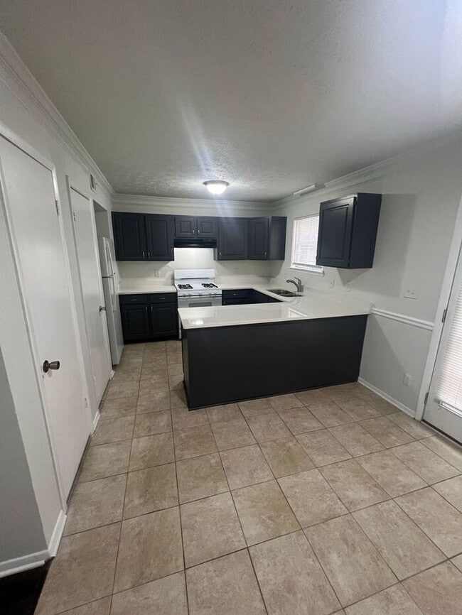 Photo - Beautiful 2 bedroom 2.5 bath townhome in Snellville!