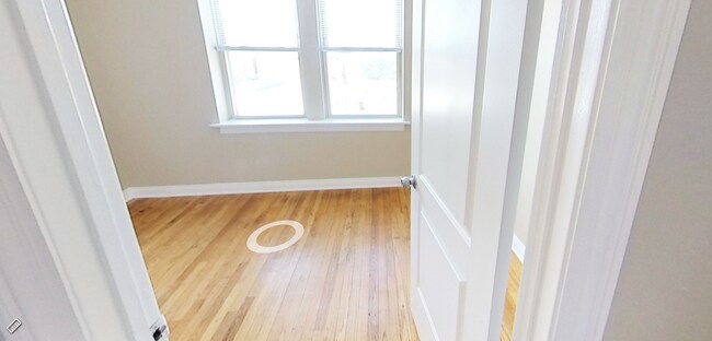 Photo - 2346 N KENNETH Ave Unidad 1W