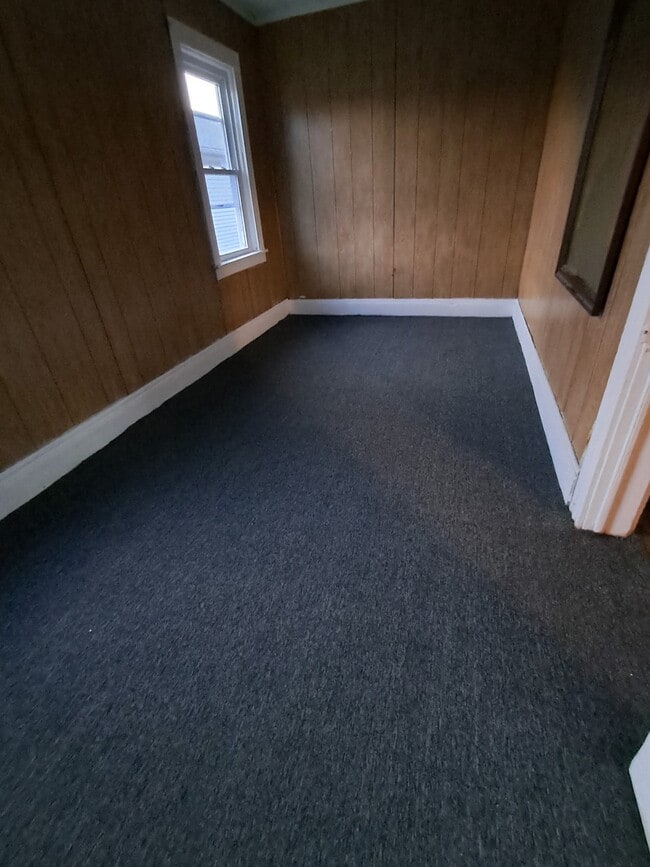 478 Glenwood Ave Unit upper