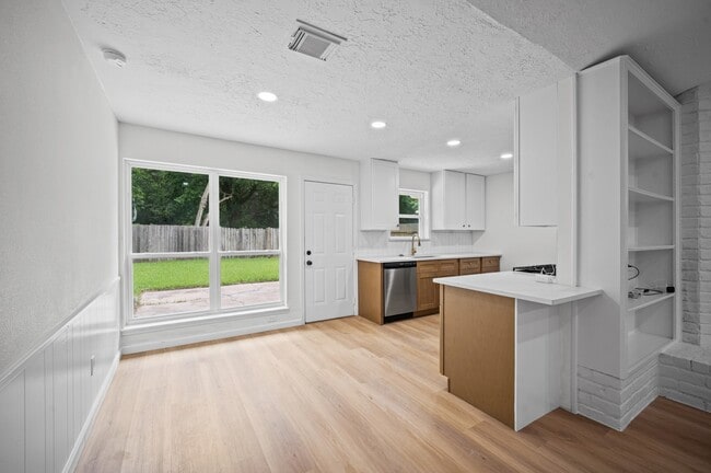 Photo - 10935 Silkwood Dr