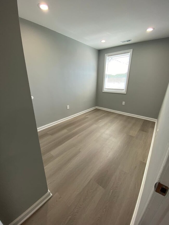 Photo - ** 3 BEDROOM TOWNHOME AVAILABLE**