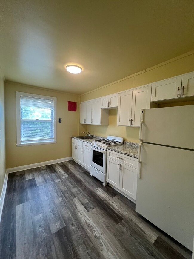 Photo - Beautiful 3 Bedroom 2 Full Bathroom Town Home Belair Edison Unit 2
