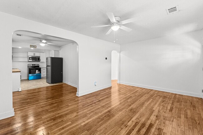 Photo - 2014 Lanier Dr