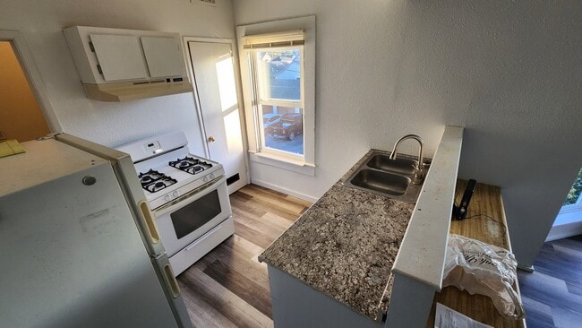 Photo - 815 G St Unit 5