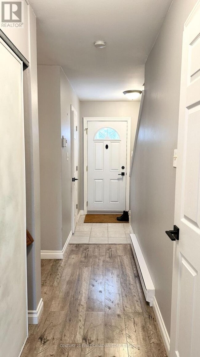 Photo - 166 Southdale Rd W