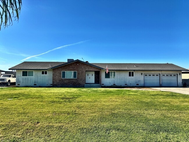 Photo - 11465 Ave 200