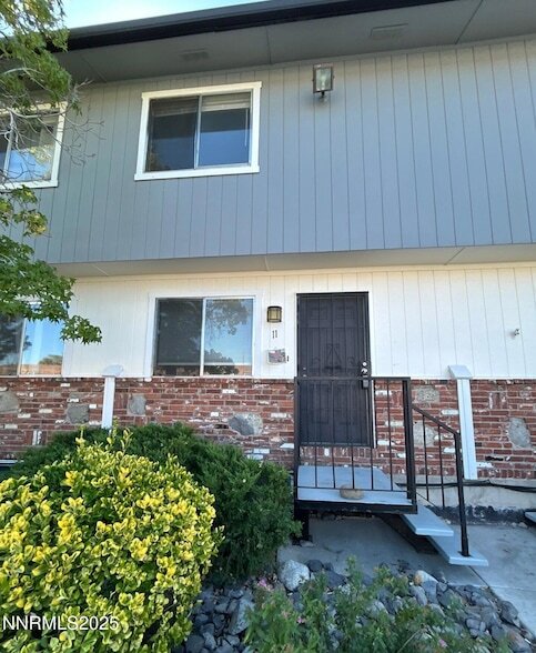 Building Photo - 1410 E 9th St Rental