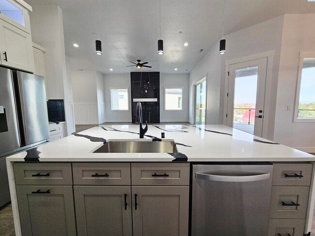 Photo - Rambler/Basement with Territorial Views