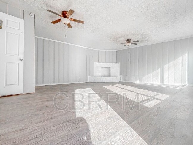 Photo - 2004 47th St