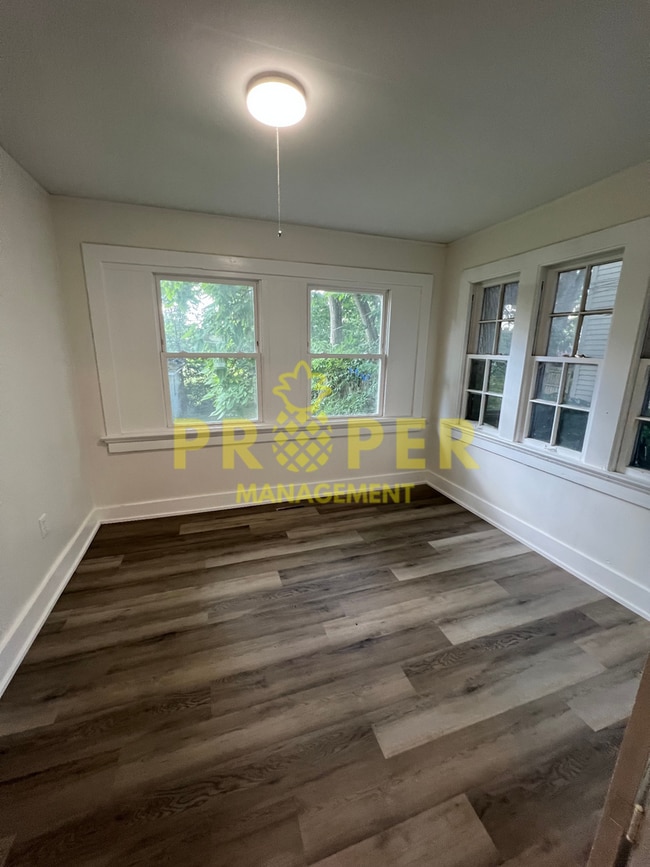 Photo - 5 bedrooms 2 full bathrooms for rent in Da...