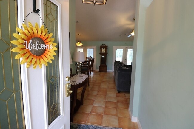 Photo - 909 Colonial Dr