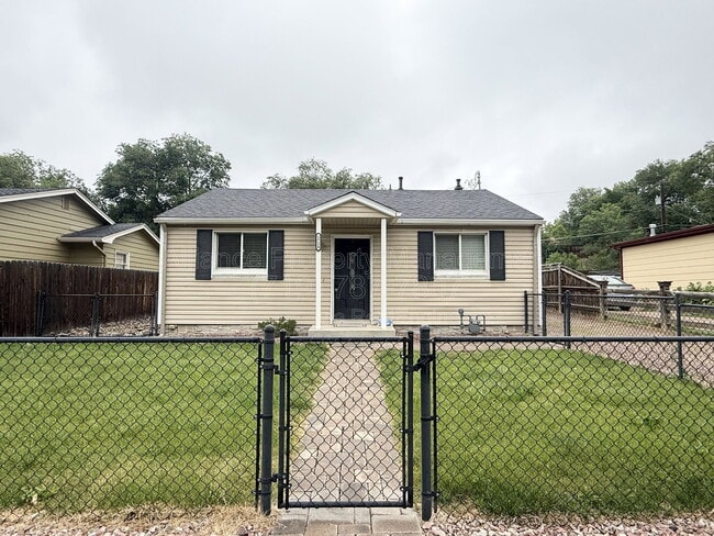 Building Photo - 1724 Armstrong Ave
