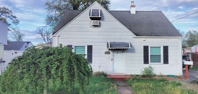 Building Photo - 185 Plainfield Ave