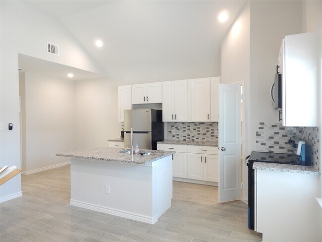 Photo - 230 Northlawn St