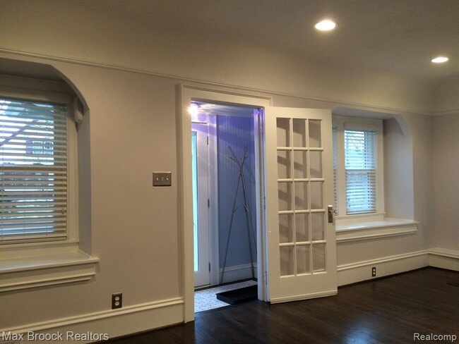 Photo - 115 E Lincoln St