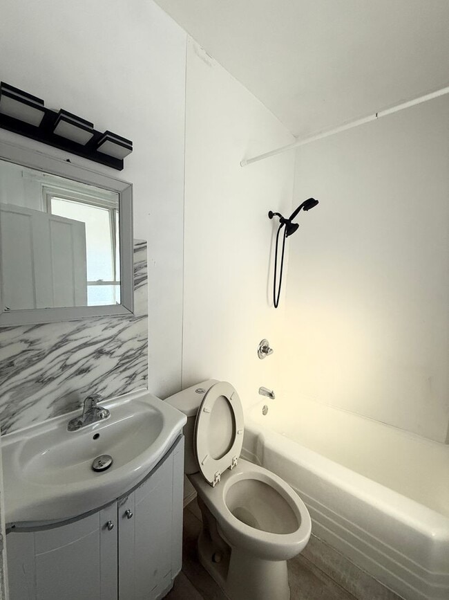 Photo - 1627-1629 W 8th Street Unit 1629