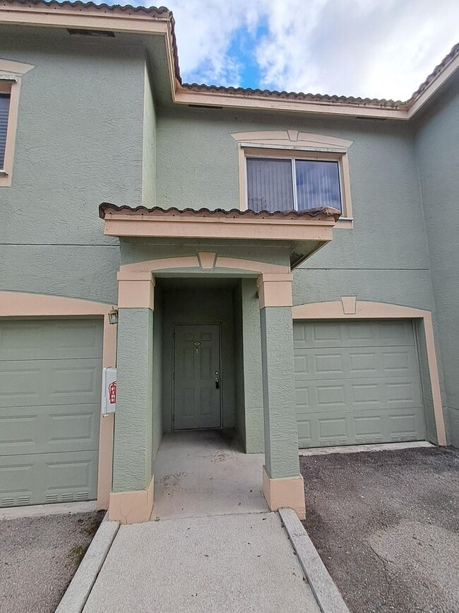 Building Photo - 280 Crestwood Cir Unit 102