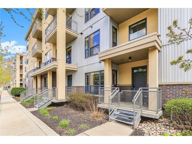 Photo - 820 Emerald St Unit 111