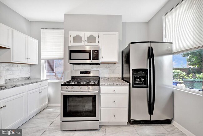 Photo - 319 E 22nd St