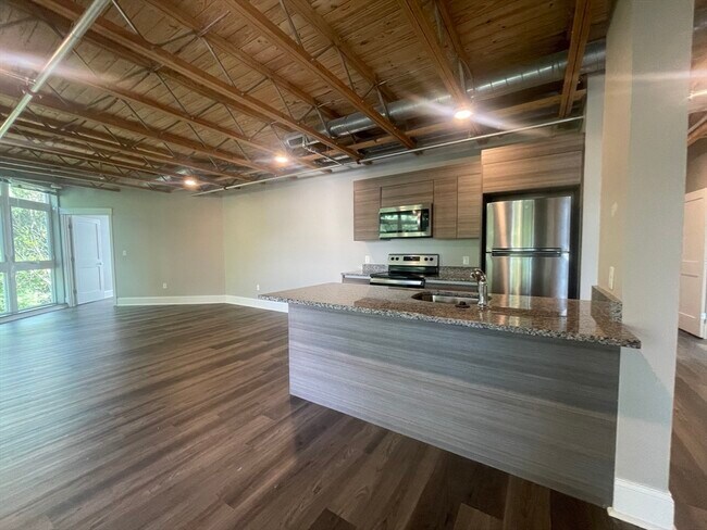 Building Photo - 330 Pleasant St Unit 314 Rental