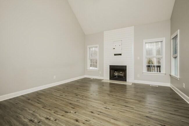 Photo - 49 E Trafalgar Ct