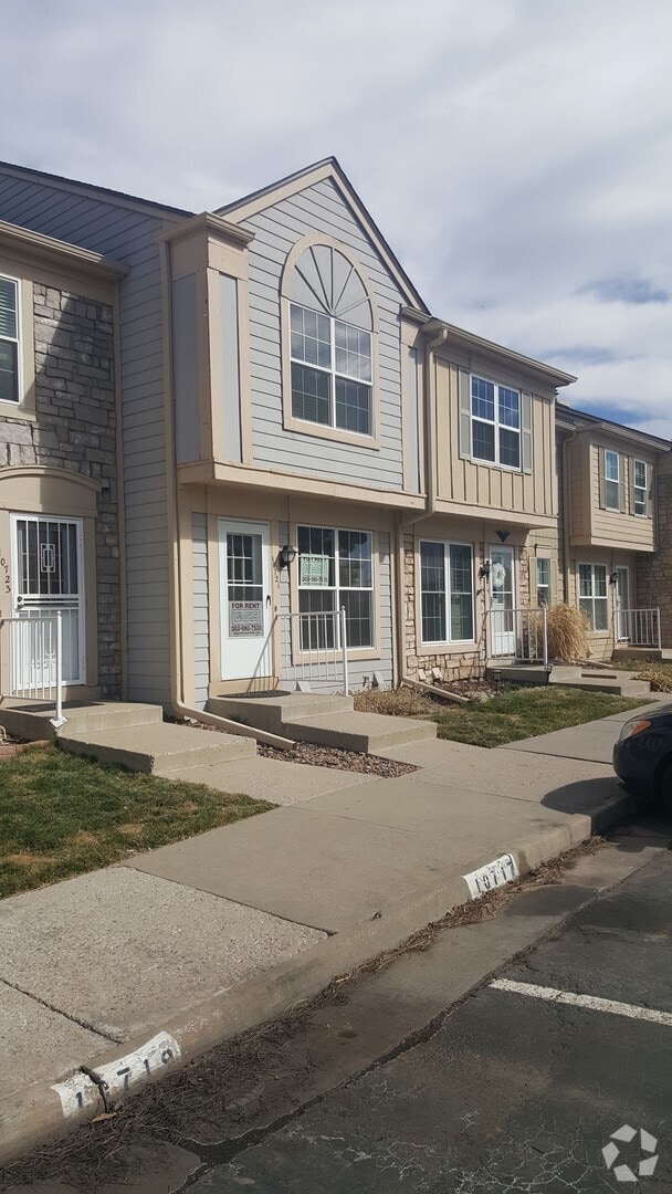 Building Photo - Pheasant Creek Unit 10721 W. Dartmouth Ave. Rental