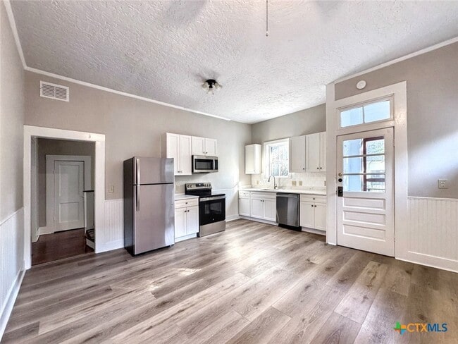 Photo - 410 Burleson St