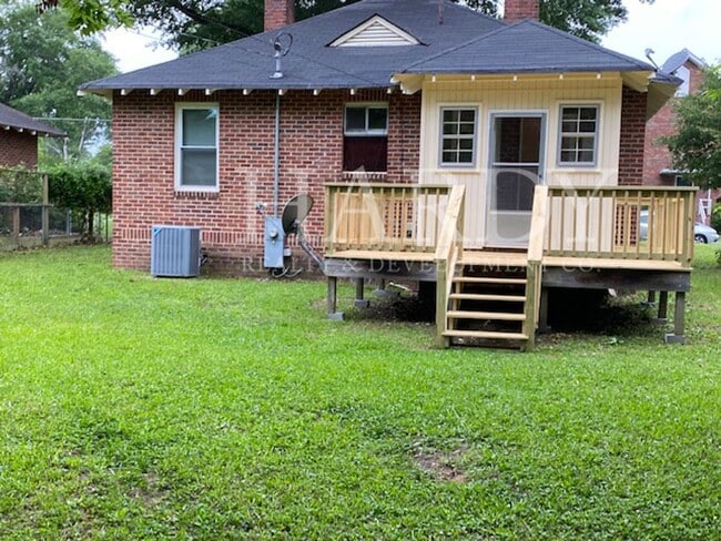 Photo - 19 Dogwood St NE