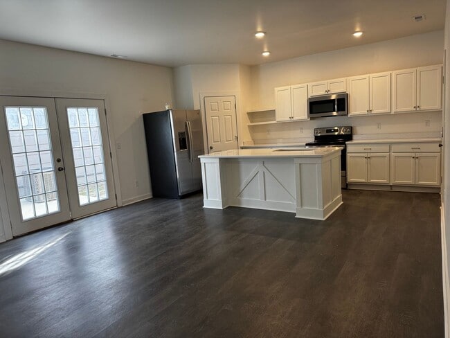 225-229 W 3rd St - 225-229 W 3rd St Unit 229 W 3rd St
